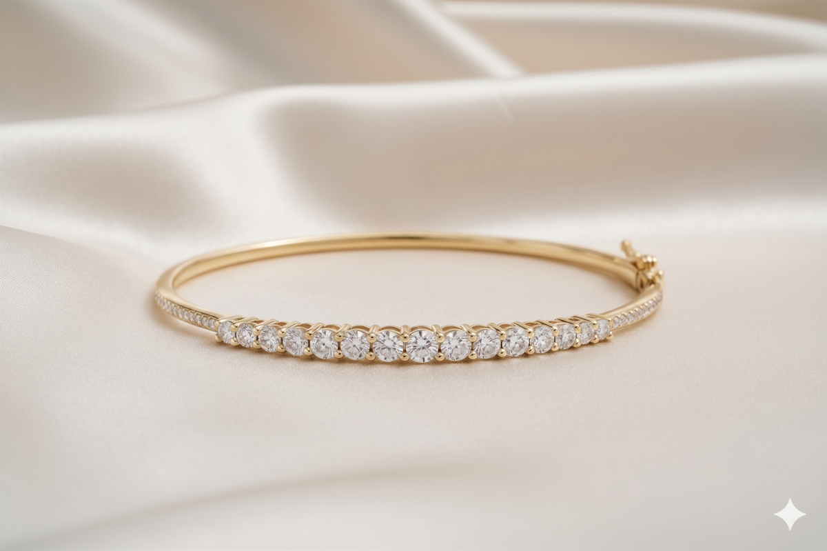 Graduated Round Brilliant Cut Diamond Pavé Bangle Bracelet